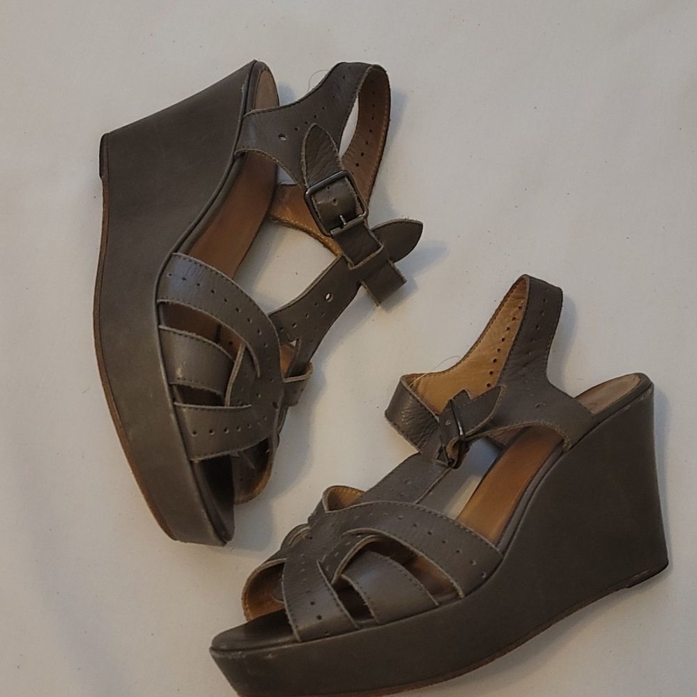 Co op barney's New York wedges 8.5‎